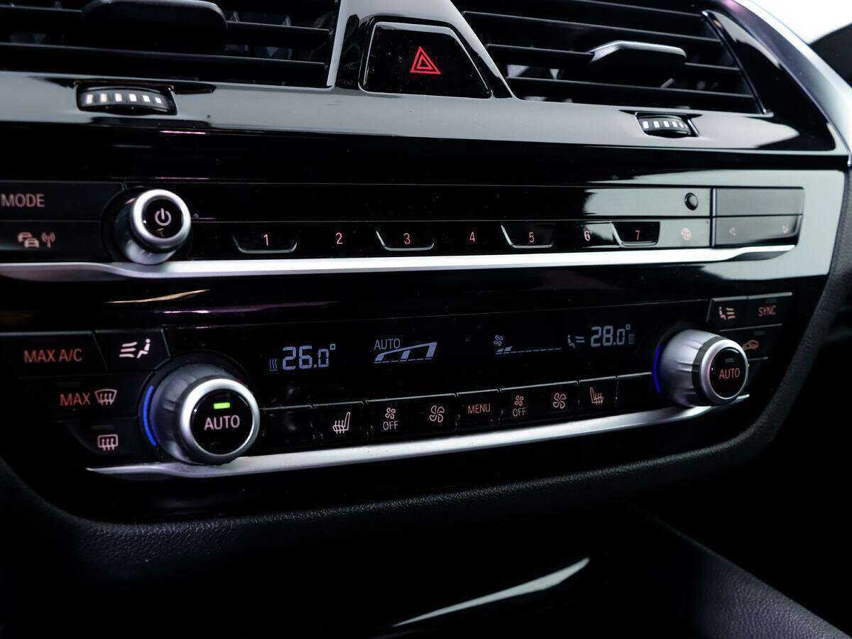 Купить BMW 5 серии 520d, 2017, 157 861 км, фото №11