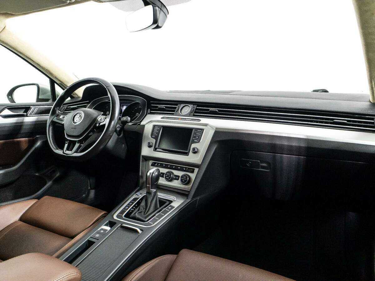 Купить Volkswagen Passat, 2017, 68 113 км, фото №9