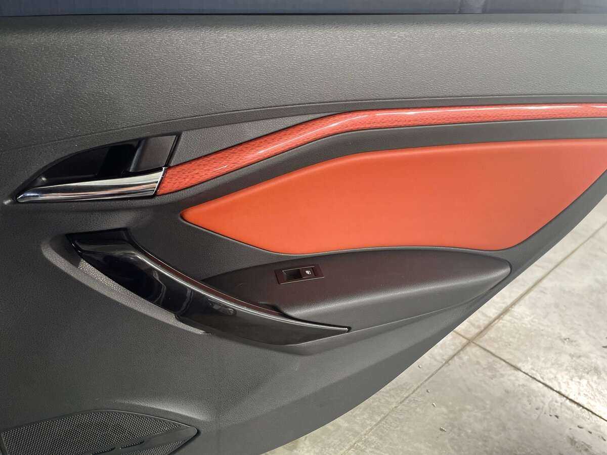 Купить Lada (ВАЗ) Vesta SW Cross, 2018, 88 269 км, фото №24