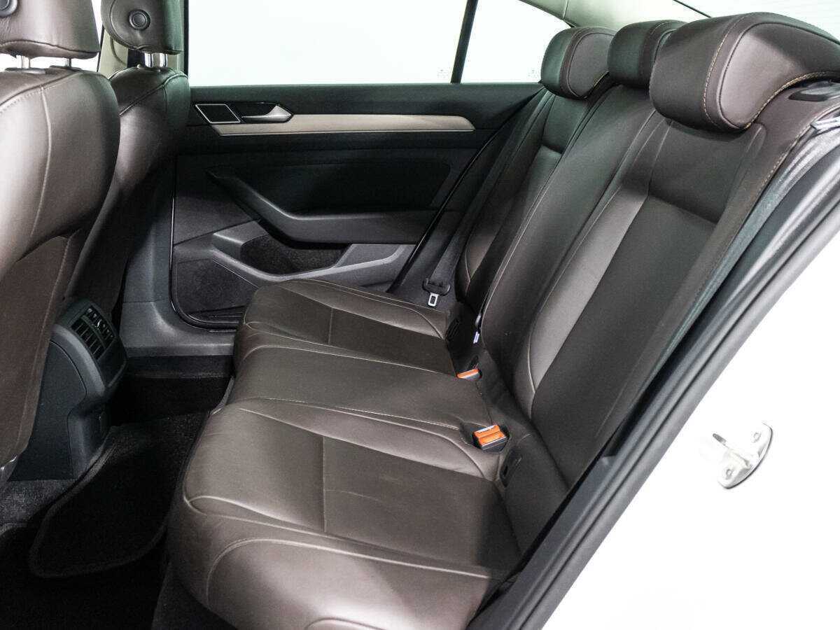 Купить Volkswagen Passat DSG7, 2017, 76 550 км, фото №10