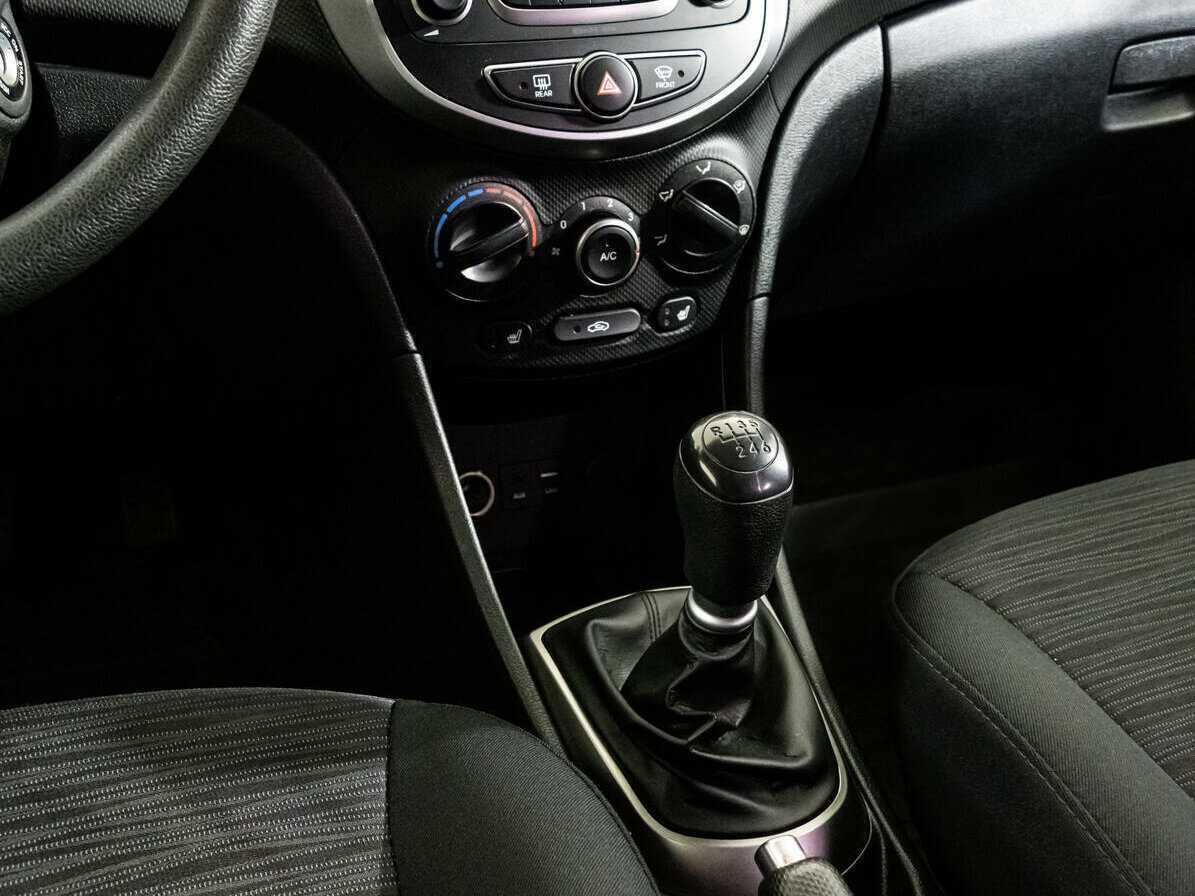 Купить Hyundai Solaris, 2015, 151 966 км, фото №12