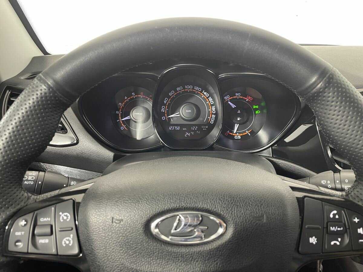 Купить Lada (ВАЗ) Vesta SW, 2018, 123 758 км, фото №11