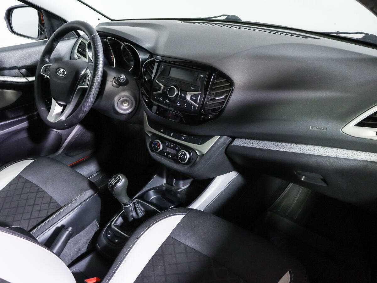 Купить Lada (ВАЗ) Vesta SW Cross, 2018, 75 960 км, фото №7