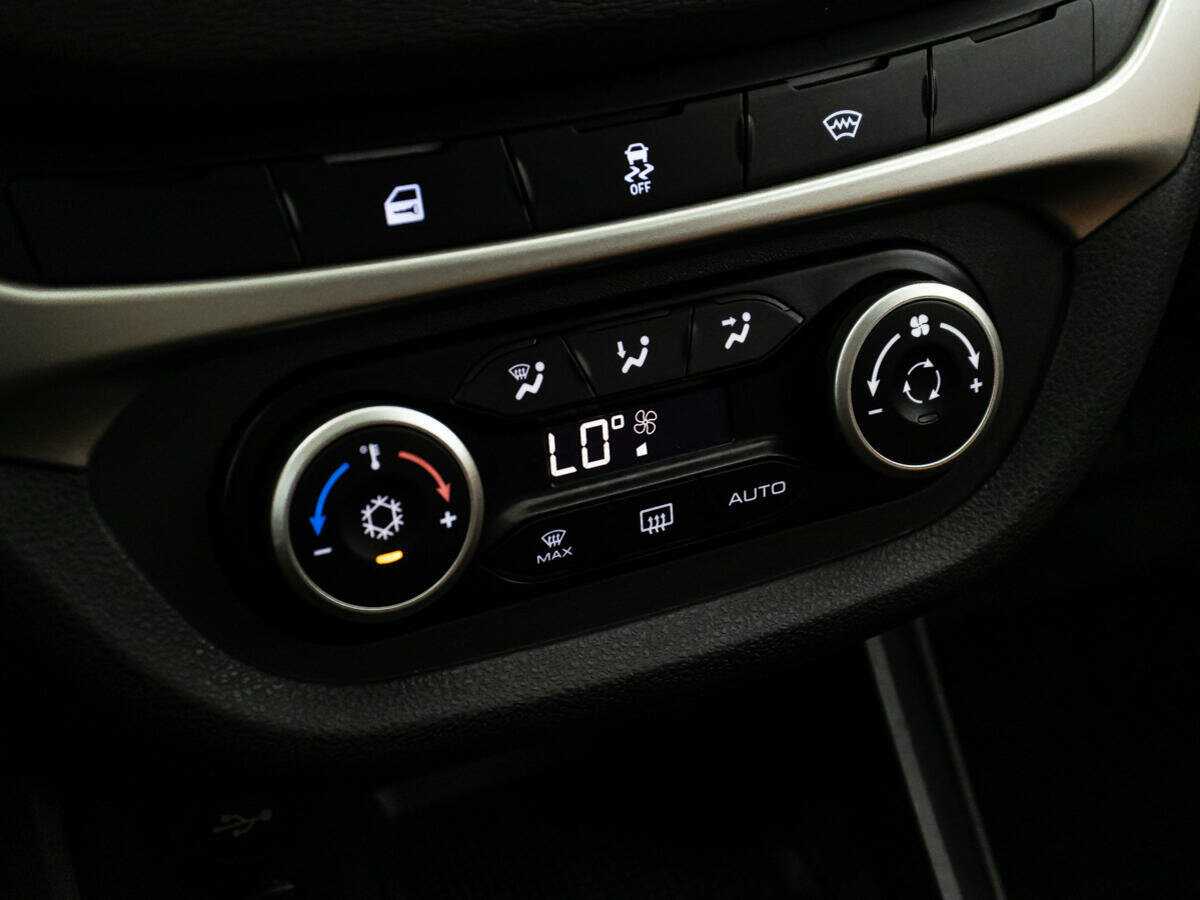 Купить Lada (ВАЗ) Vesta SW Cross, 2019, 26 843 км, фото №14