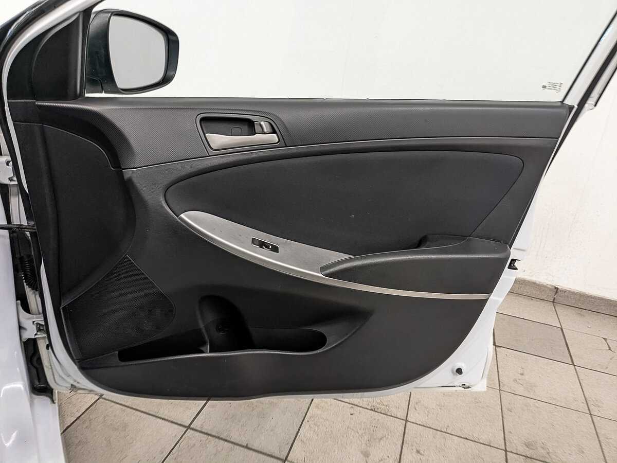 Купить Hyundai Solaris, 2015, 90 379 км, фото №23