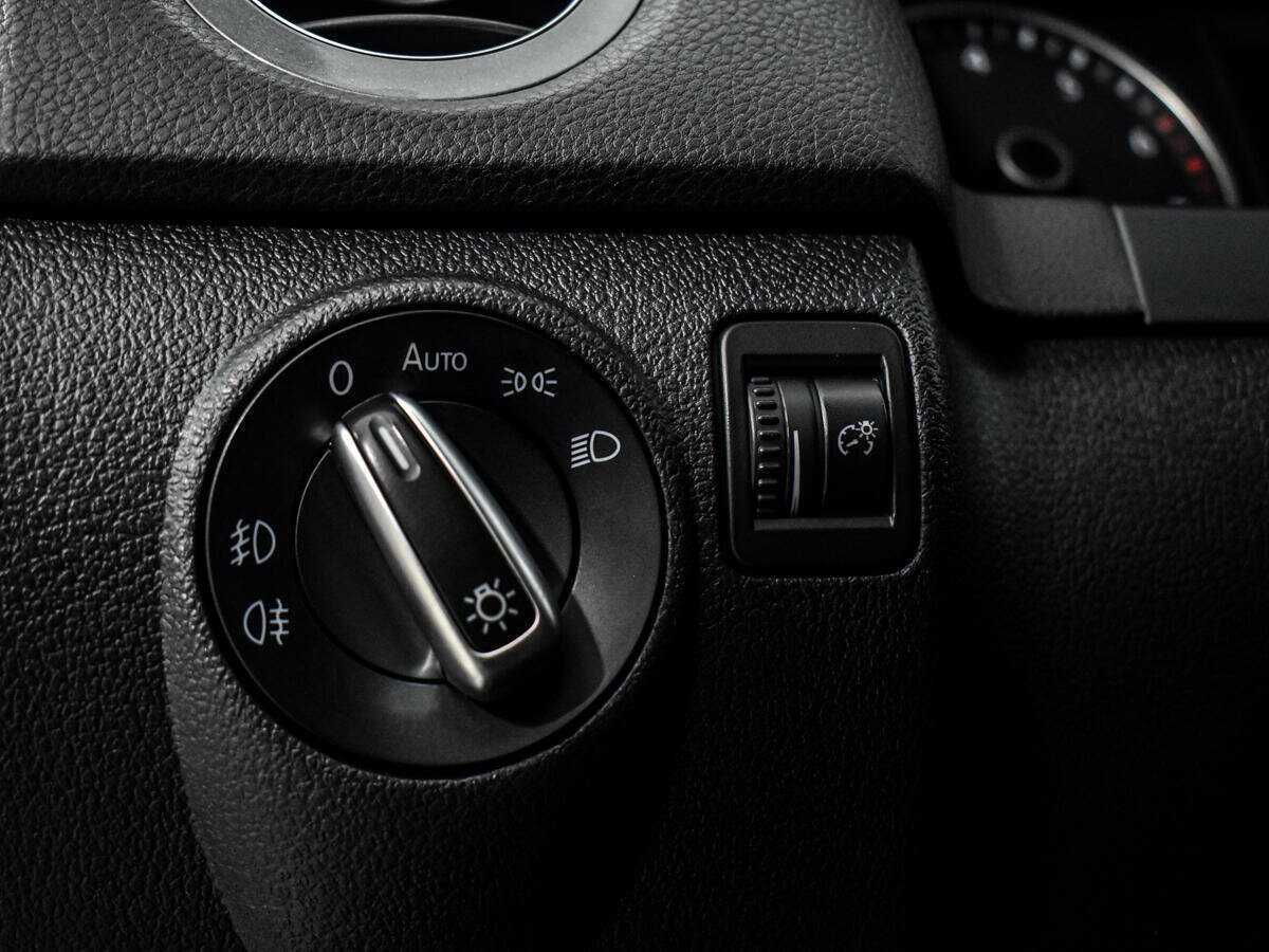 Купить Volkswagen Tiguan, 2012, 253 478 км, фото №10