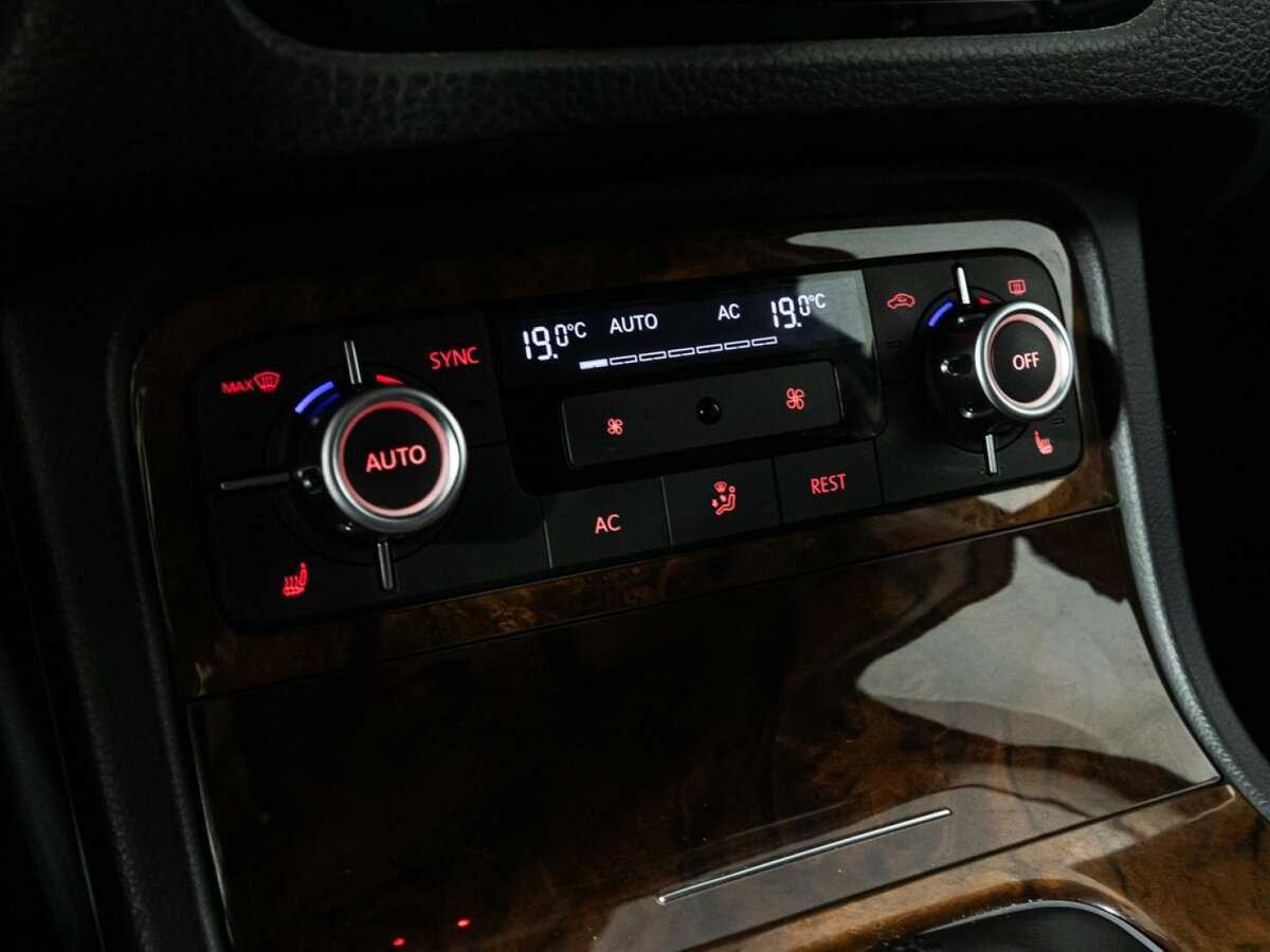 Купить Volkswagen Touareg, 2012, 329 160 км, фото №13